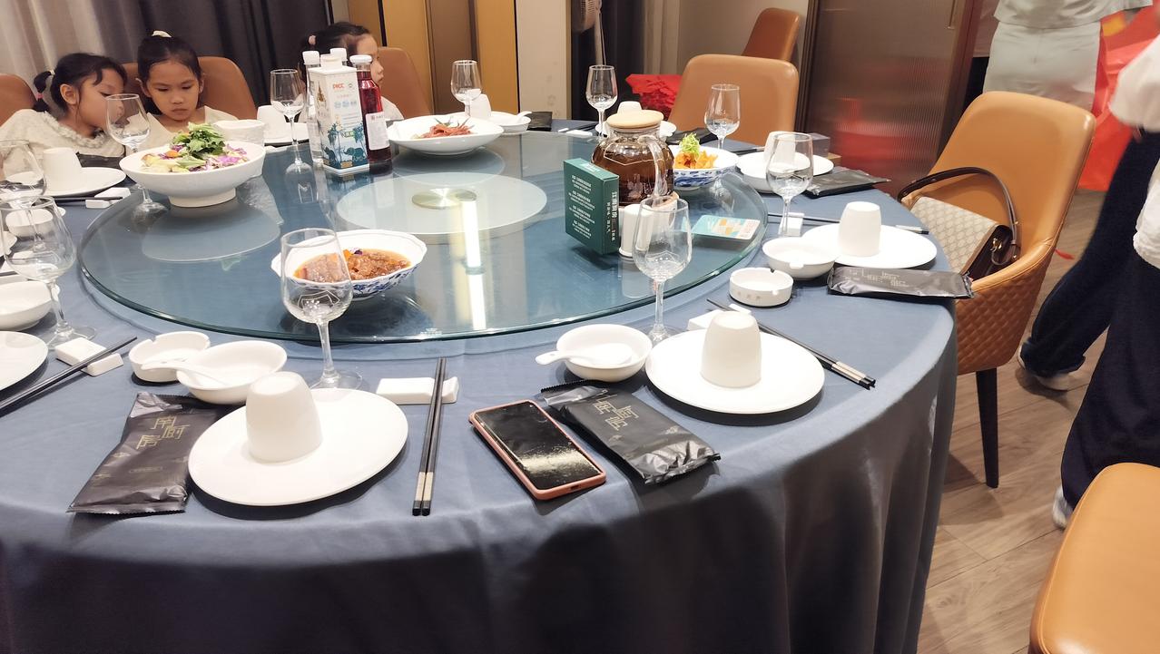 来公司这么多年，每年中秋节，老板成心要把闽南的习俗带到杭州，中秋搞博饼的规则：状