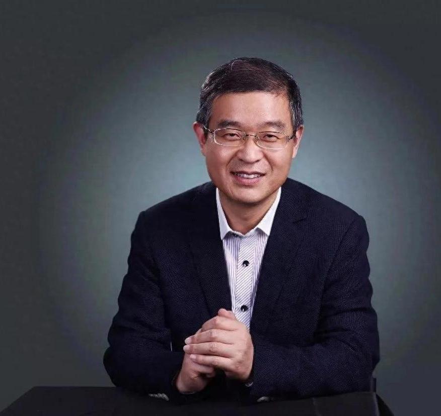 这是两个最近被封杀的直播博主，
这两个人，一个自称研修学院马院长，一个自称带队考