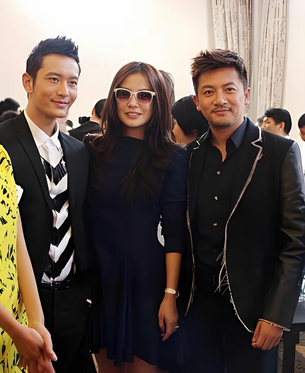 黄晓明和苏有朋我认识，中间女士是谁？看上去非常漂亮