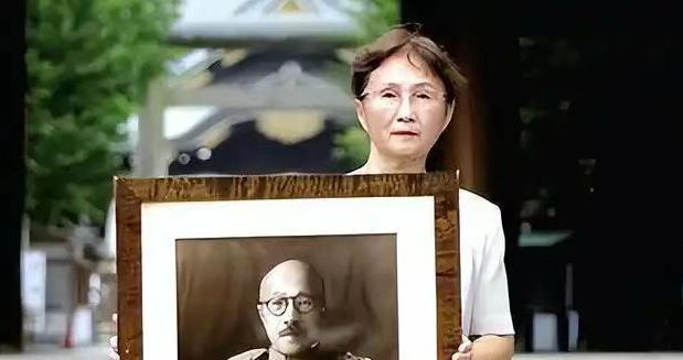“南京大屠杀是因为中国人的反抗。日本不是侵略国，是被逼无奈的自卫。东条英机想要和