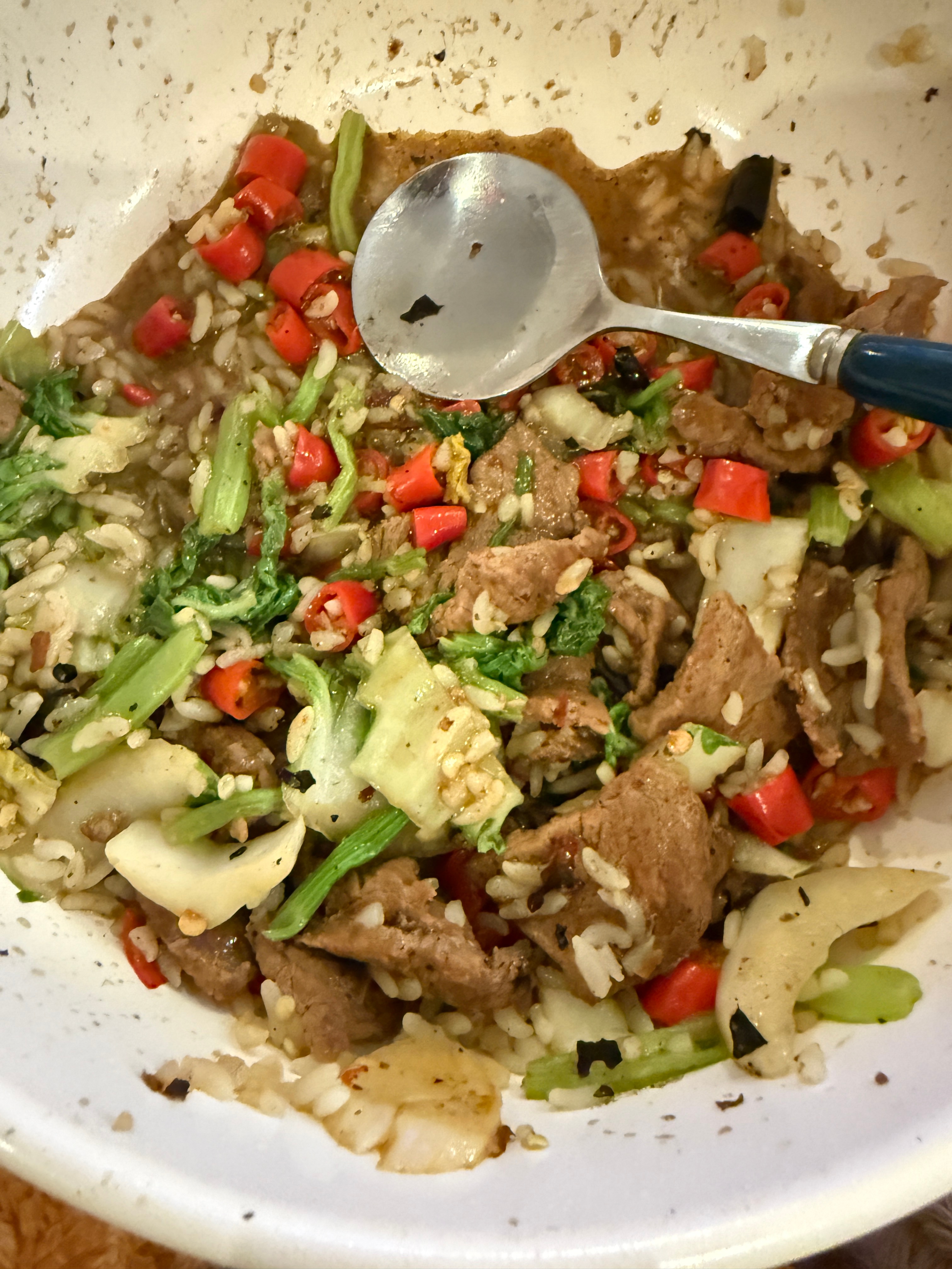 今天又是糊弄学做饭大师🧑‍🍳把米饭跟菜炒到一起 这样就是各种菜炒饭了简直是天