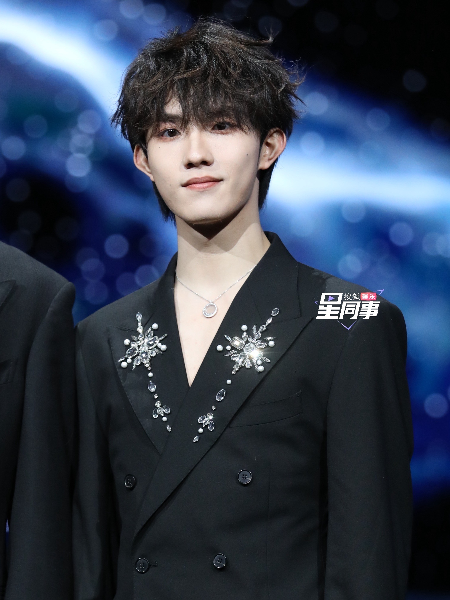 苏新皓  苏新皓红毯生图掉落！满满少年气，状态超级好呀苏新皓微博之夜生图