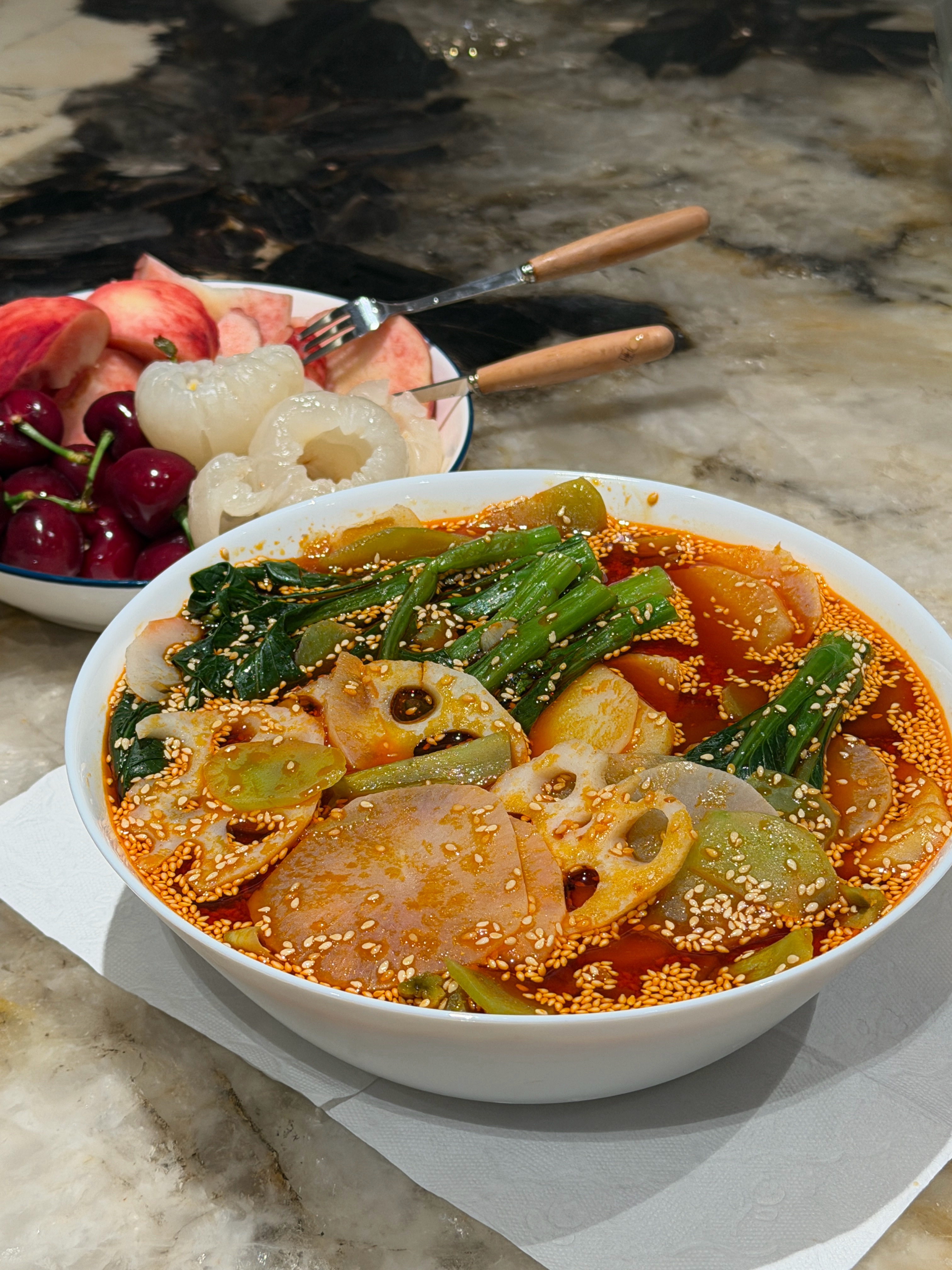 今天的晚餐是“自制钵钵鸡”，看起来如何？