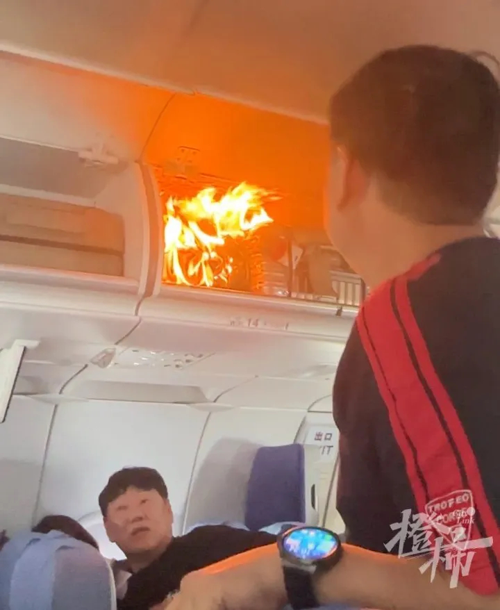 #客机行李架起火国航公布赔偿方案#【客机飞行时行李架突然着火，国航公布赔偿方案】
