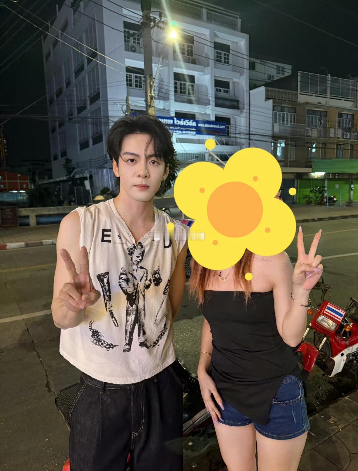 怎么感觉全网都在偶遇曾舜晞 