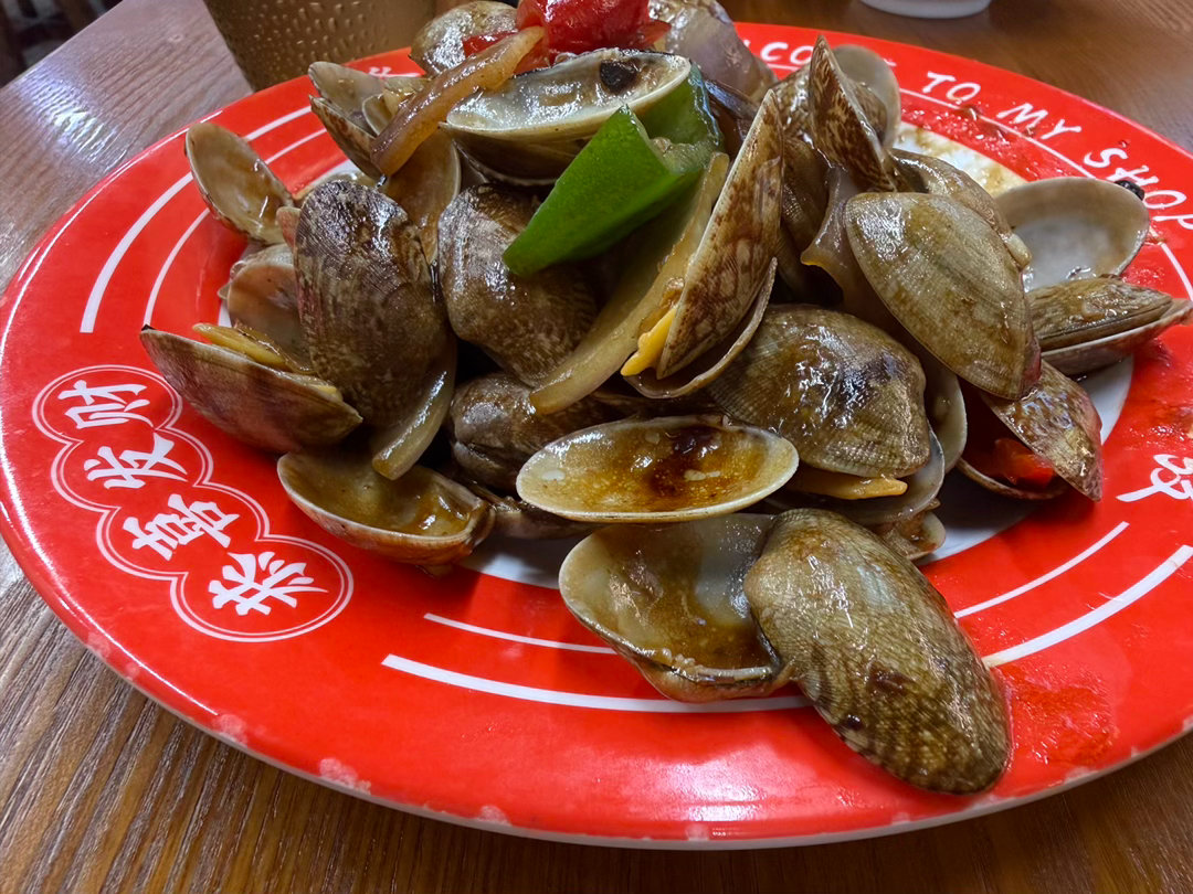 西华路探店小惊喜：一丰餐室。网上评价普遍一般，但是我们点的几个菜，水准都有小惊喜