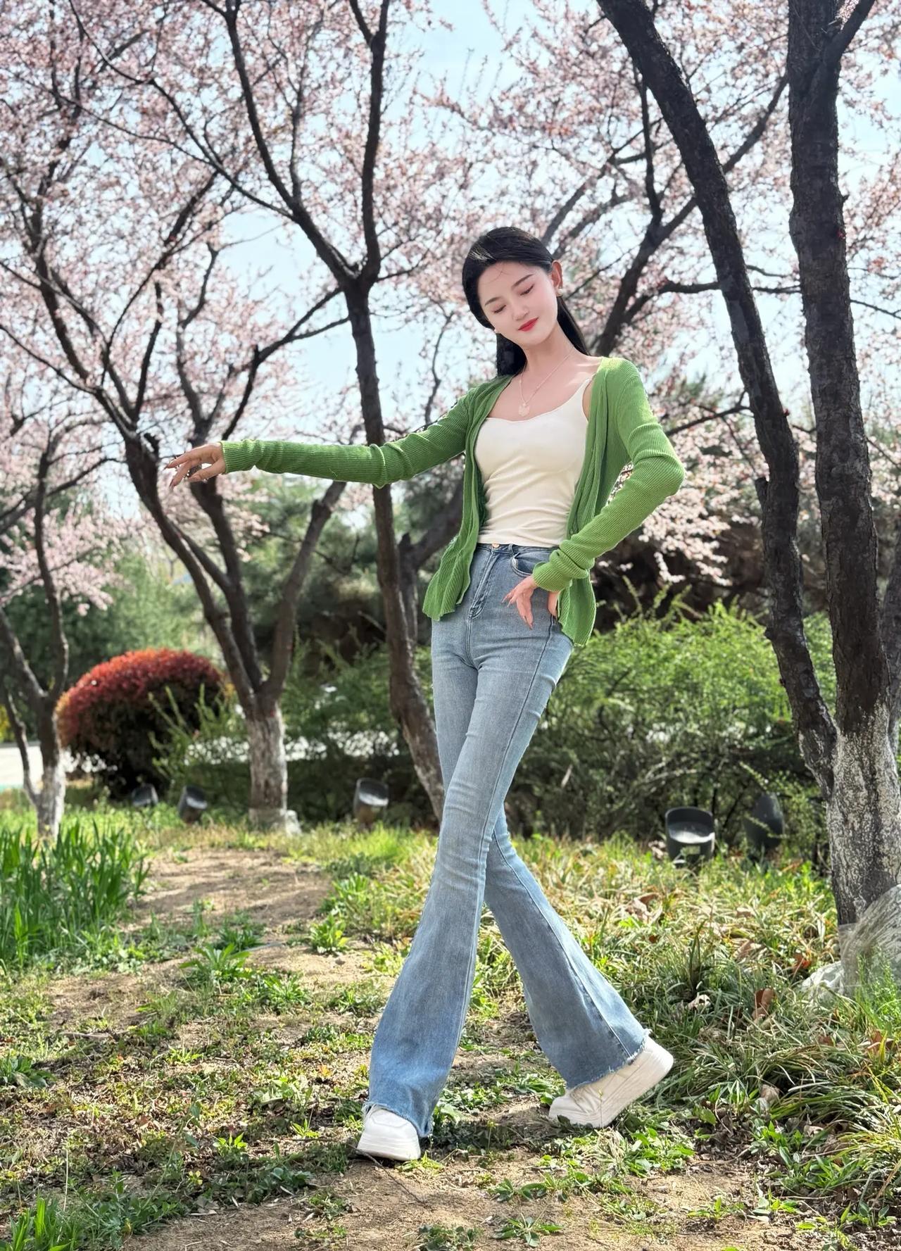 花开花落，春意浓。