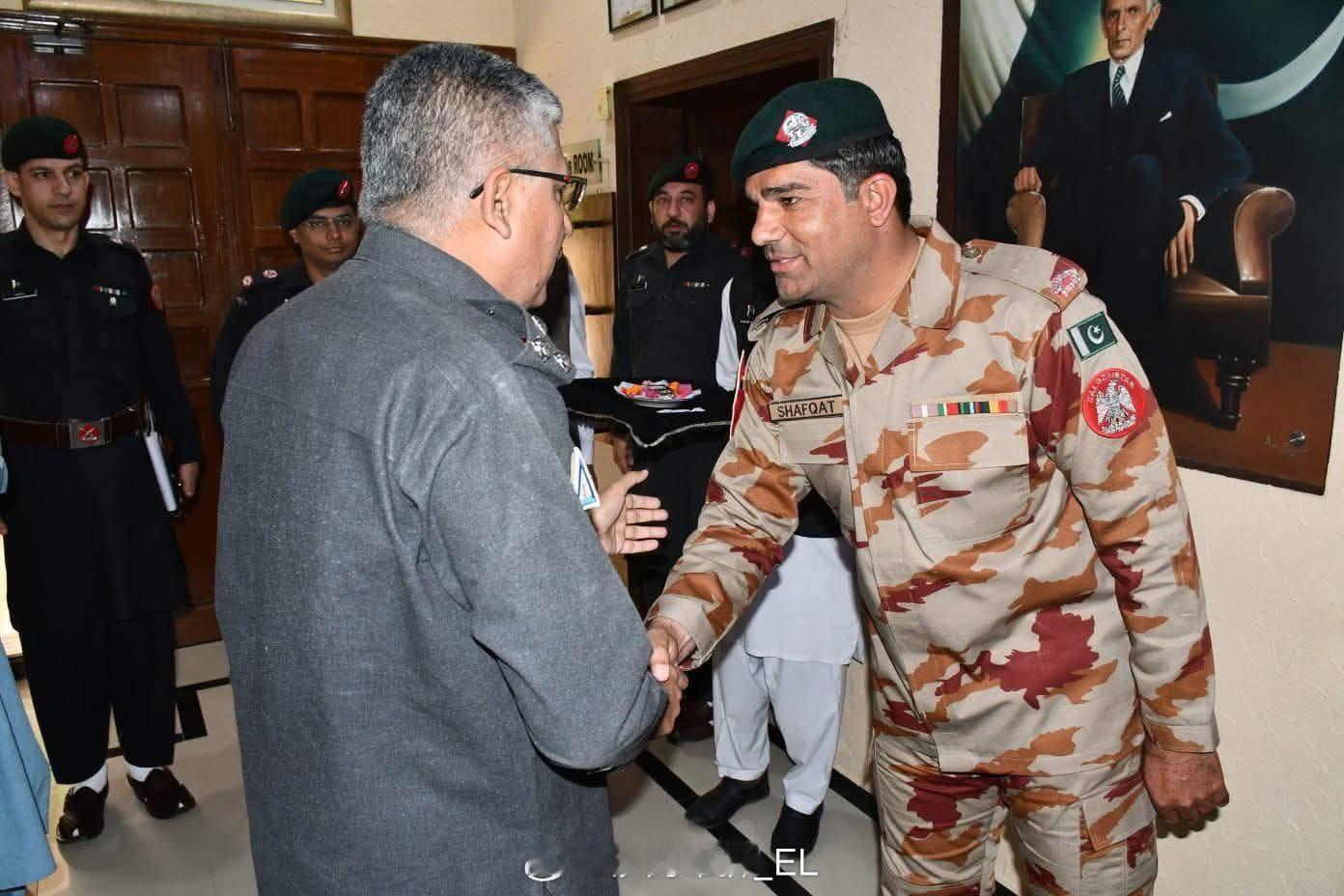 巴基斯坦边防军的一支车队昨天在俾路支省卡兰地区遭到了一次武装伏击，阵亡只有一个士