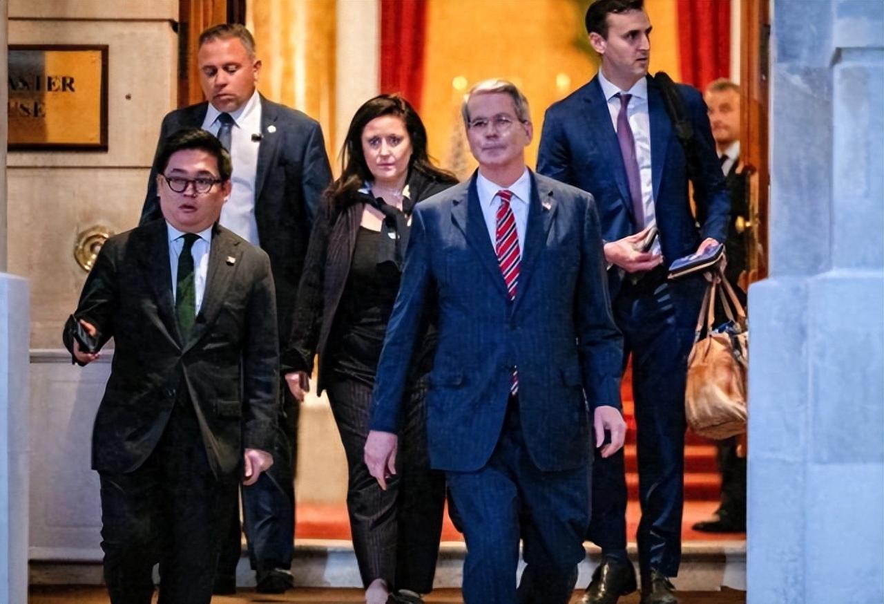 美财长贝森特急忙回国究竟是何原因？
 
中美第二轮关税谈判最近在伦敦落下帷幕，虽
