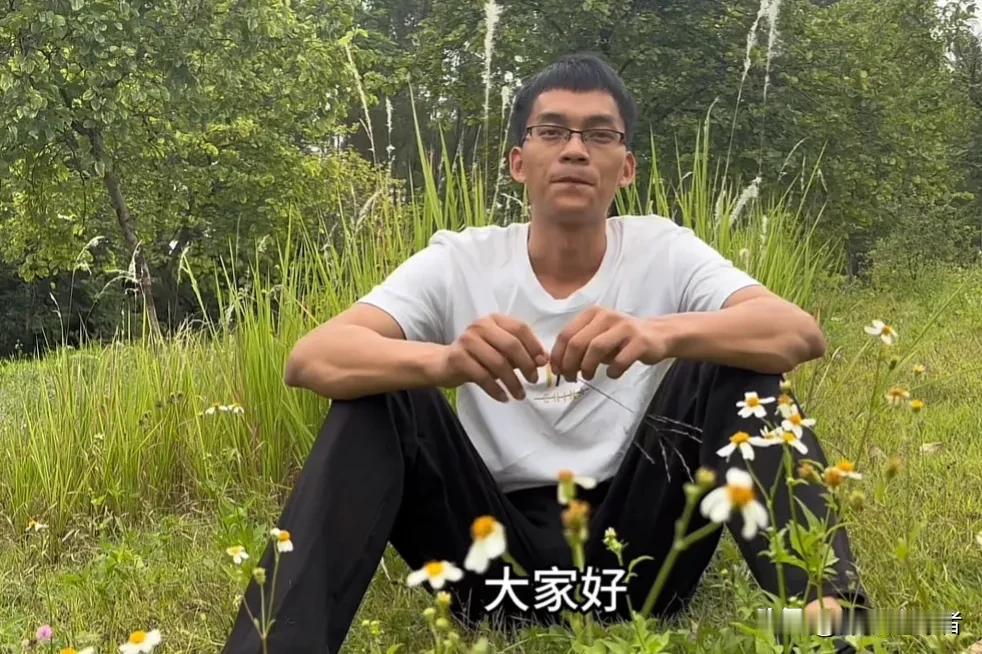 今天，唐尚珺更新视频。在视频里，唐尚珺说，他昨天接到他妈妈的电话，他觉得很奇怪，