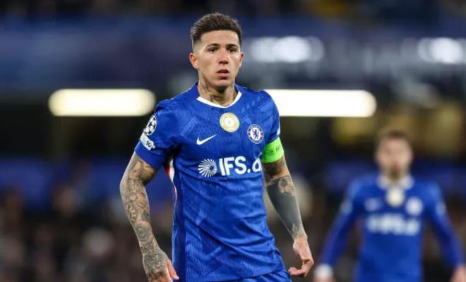 执教初期，罗塞尼尔也做出过一些战术创新，比如联赛杯半决赛首回合对阵阿森纳的角球战