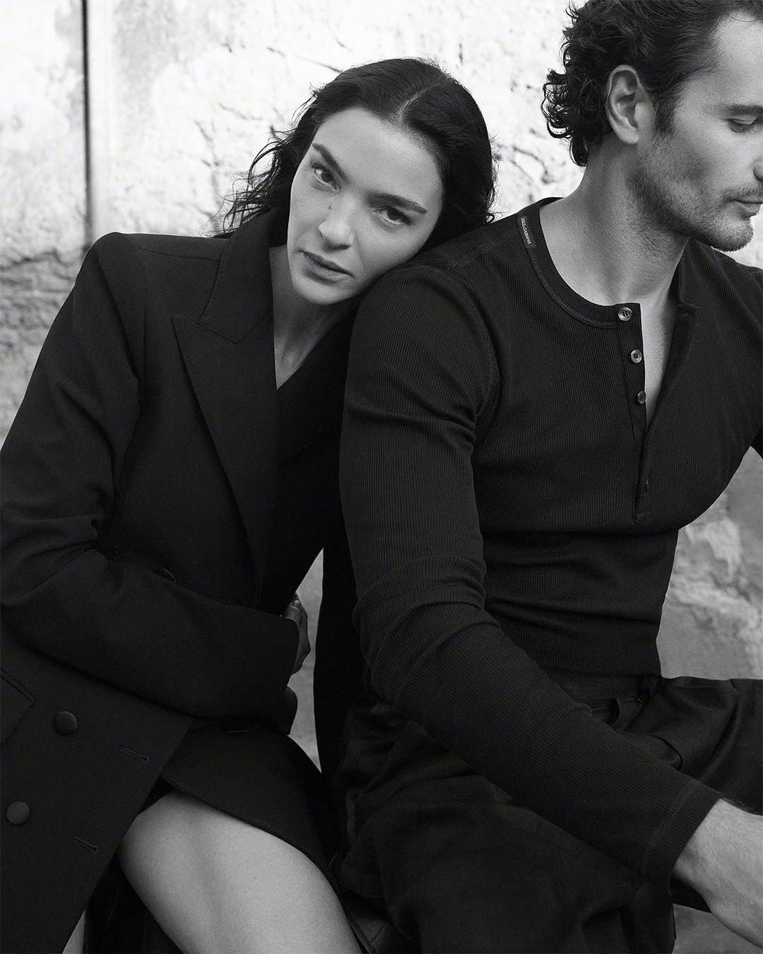 “蛇精”女士Mariacarla Boscono，妩媚迷人的西西里风情。摄影: 