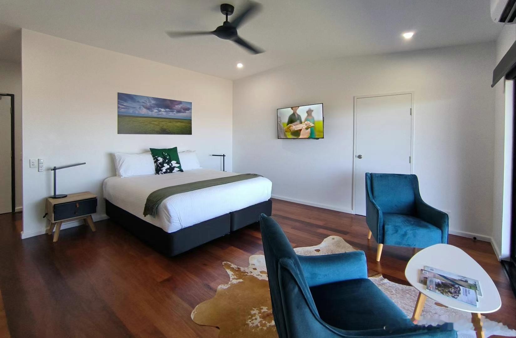 澳大利亚北领地Finniss River Lodge，客房设计简约而精致，落地窗