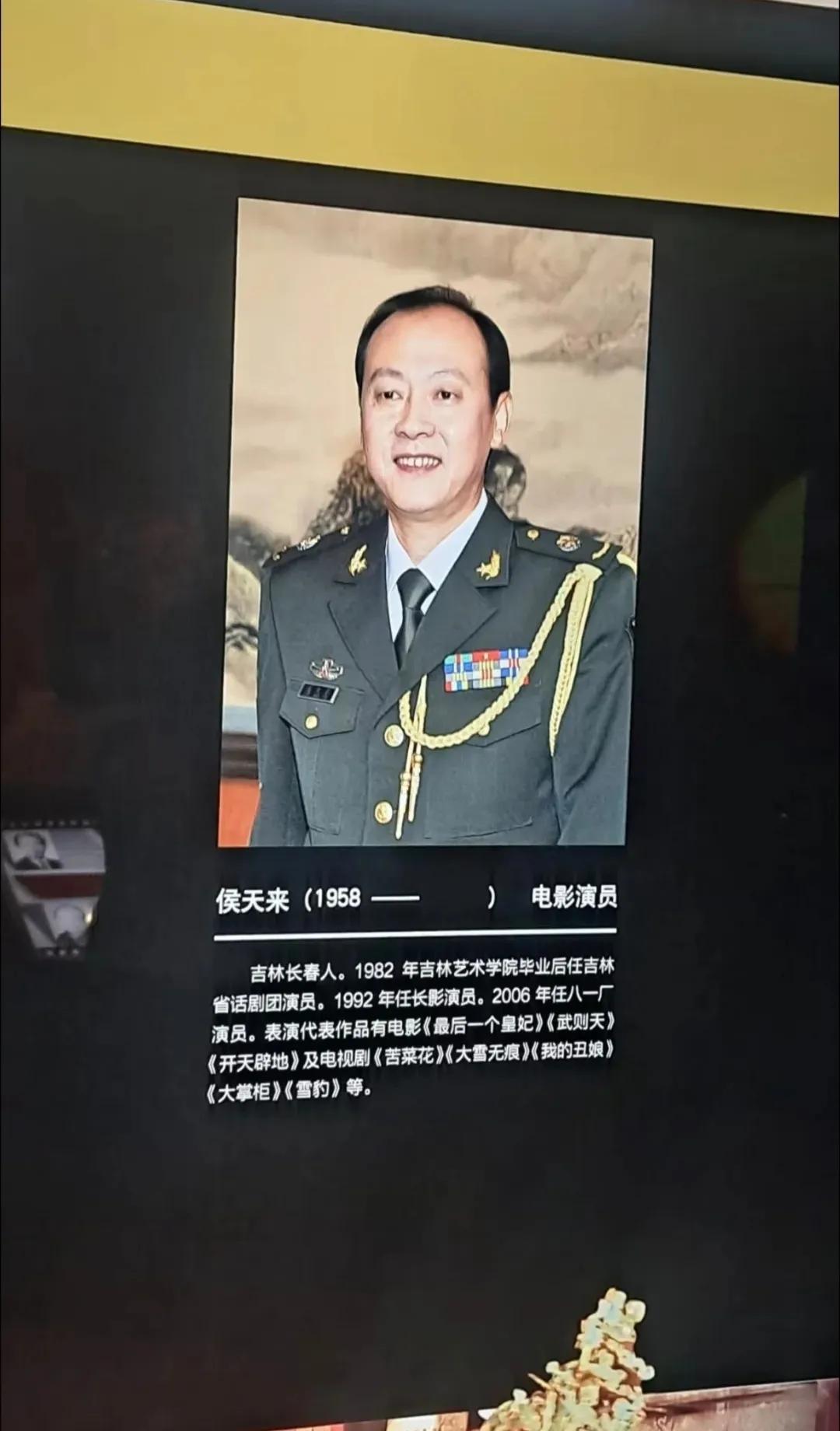 明明是一级演员，硬生生自己玩成了三级，影帝变谐星，自毁招牌真任性戏路越走越偏，却