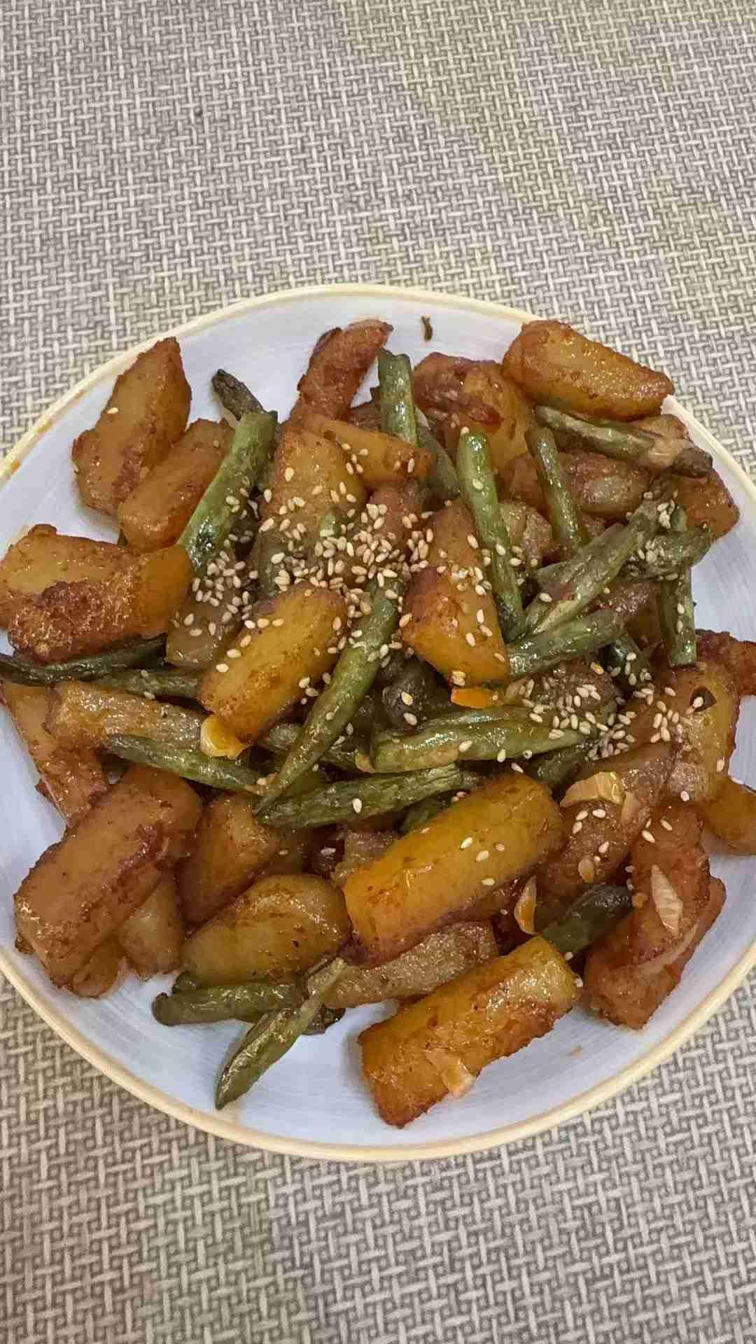 我的今日状态：😁轻松愉快
我这里的天气：🍂微风

女儿的晚饭，做的比我都好啊