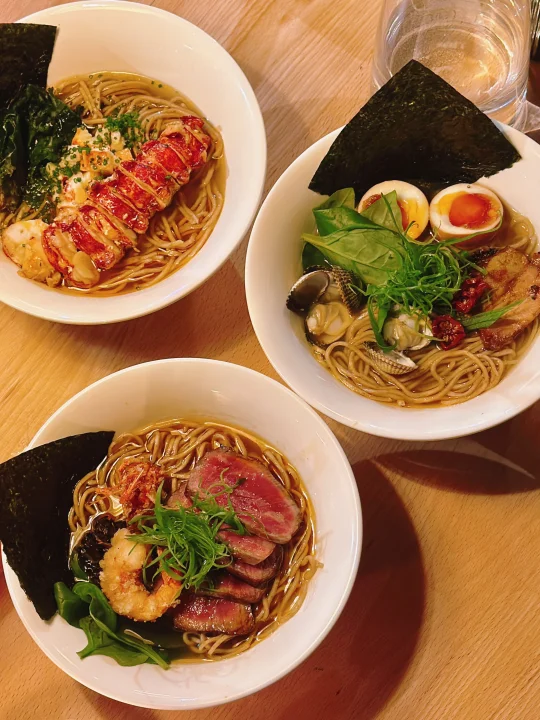 限定半价豪华龙虾蛤蜊牛排拉面绝味！连吃3碗