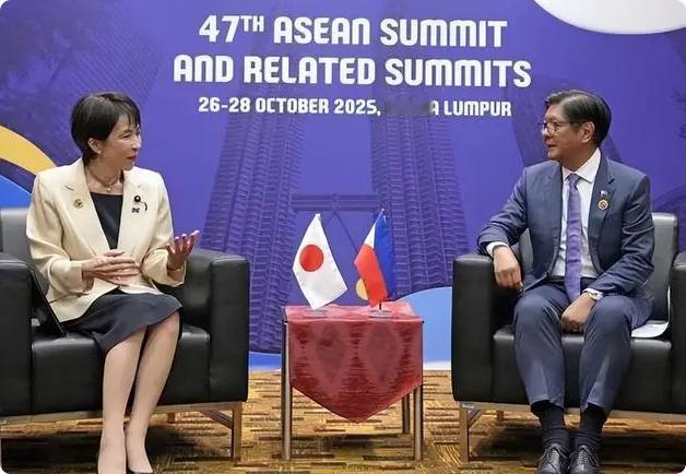 最新消息，菲律宾和日本通过新的防务协议加强安全关系，这俩玩应又凑一起去了。
日本