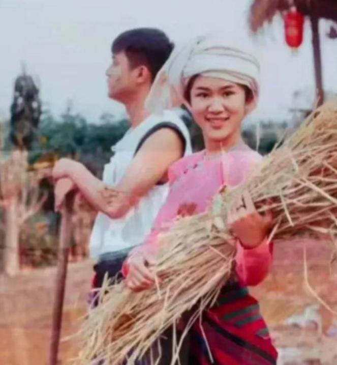 知青杨俊在云南傣乡被马蜂蜇伤眼睛，傣族大嫂用奶汁给他疗伤。哪料，大嫂却此被丈夫抛