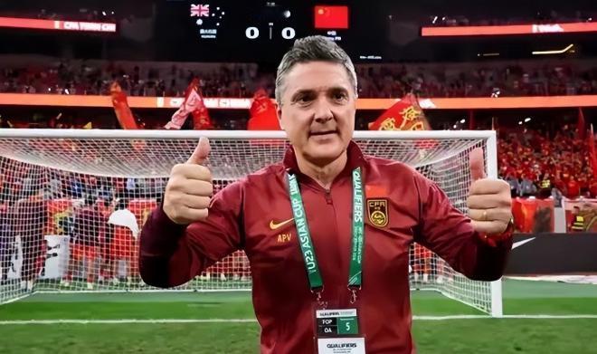 估计从越南教练到球员到所有越南球迷都没想通，为什么前四场那个打不还手骂不还口的中