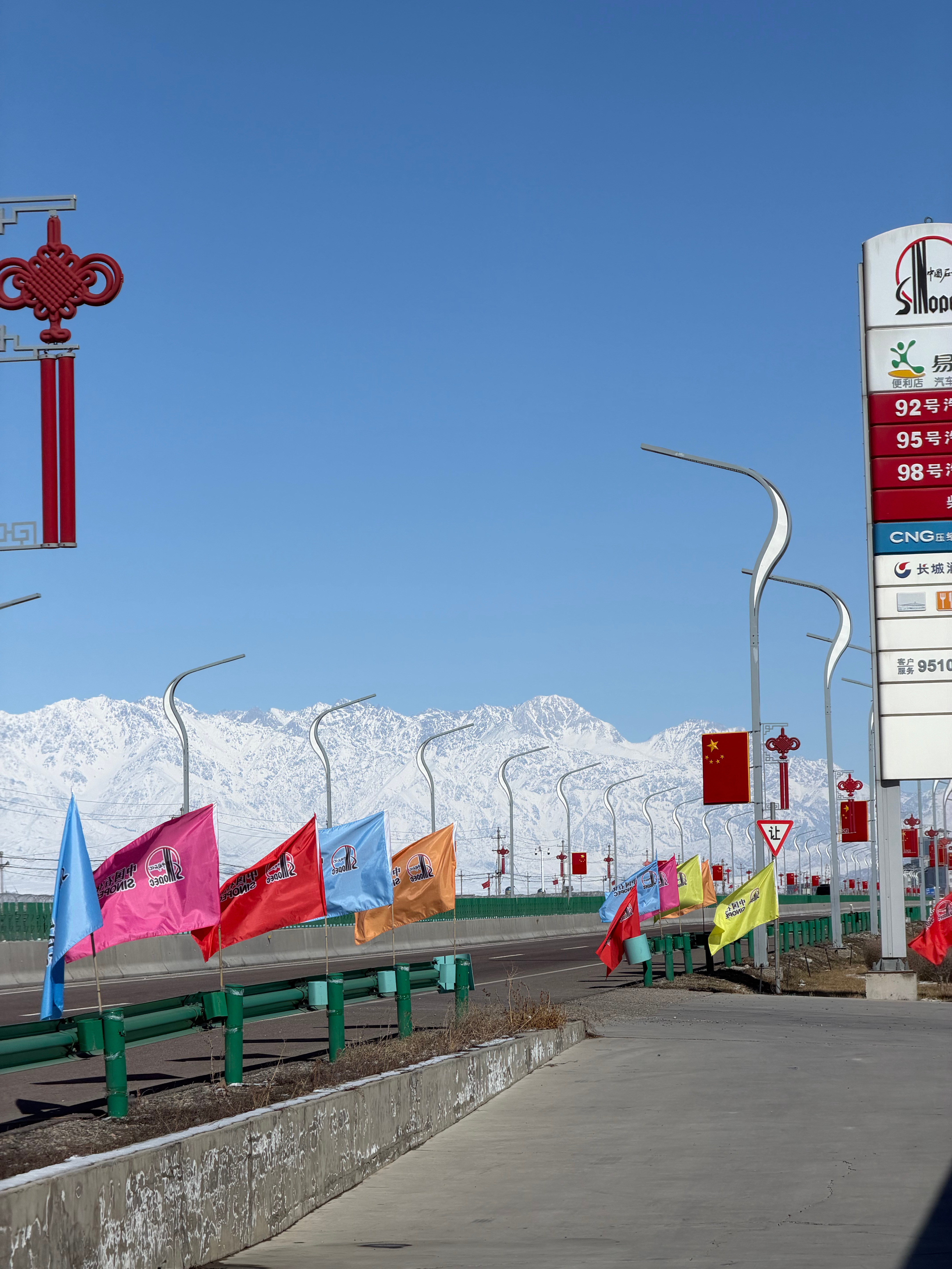 塔克拉玛干沙漠边28万只河蟹入塘新疆真是神奇的土地未来会越来越好 天津