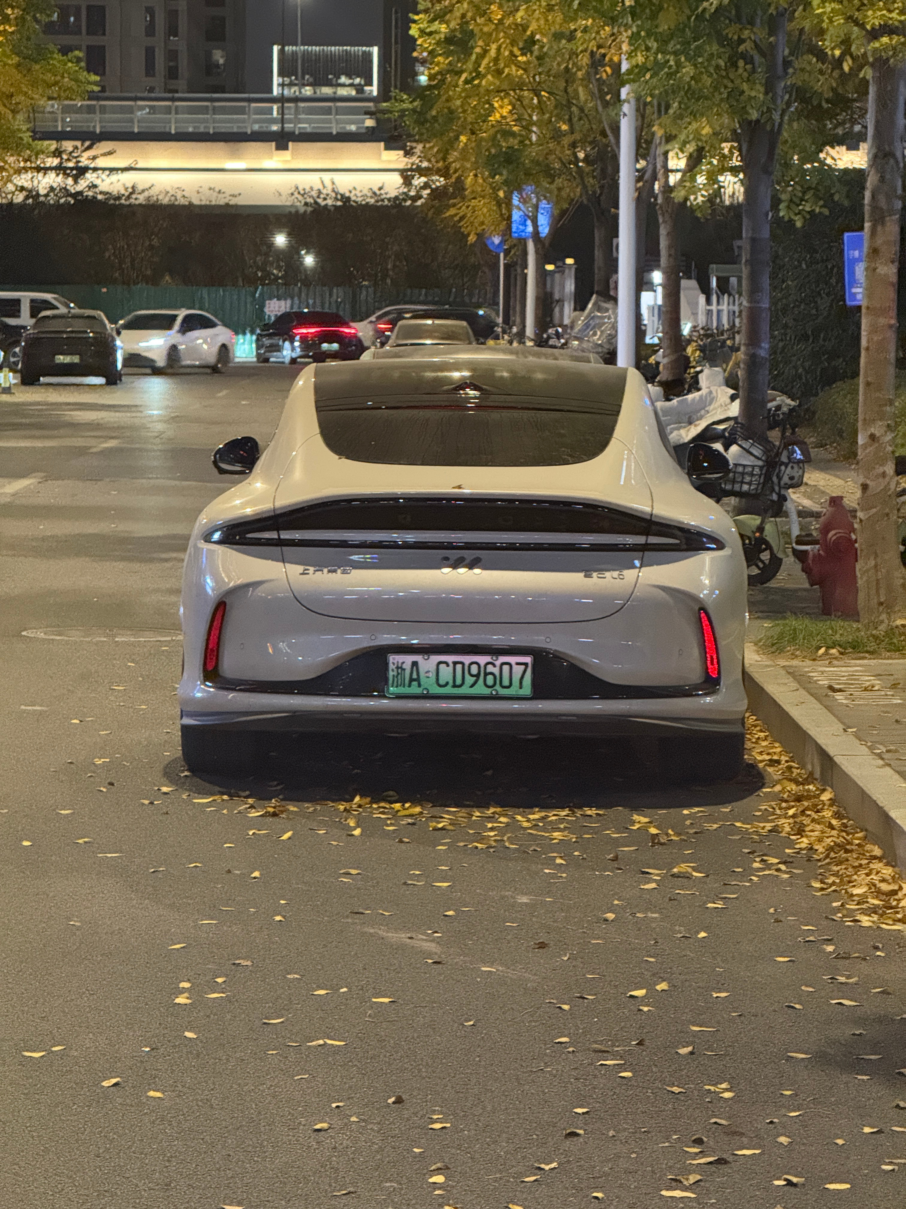 智己这屁股真xx帅 