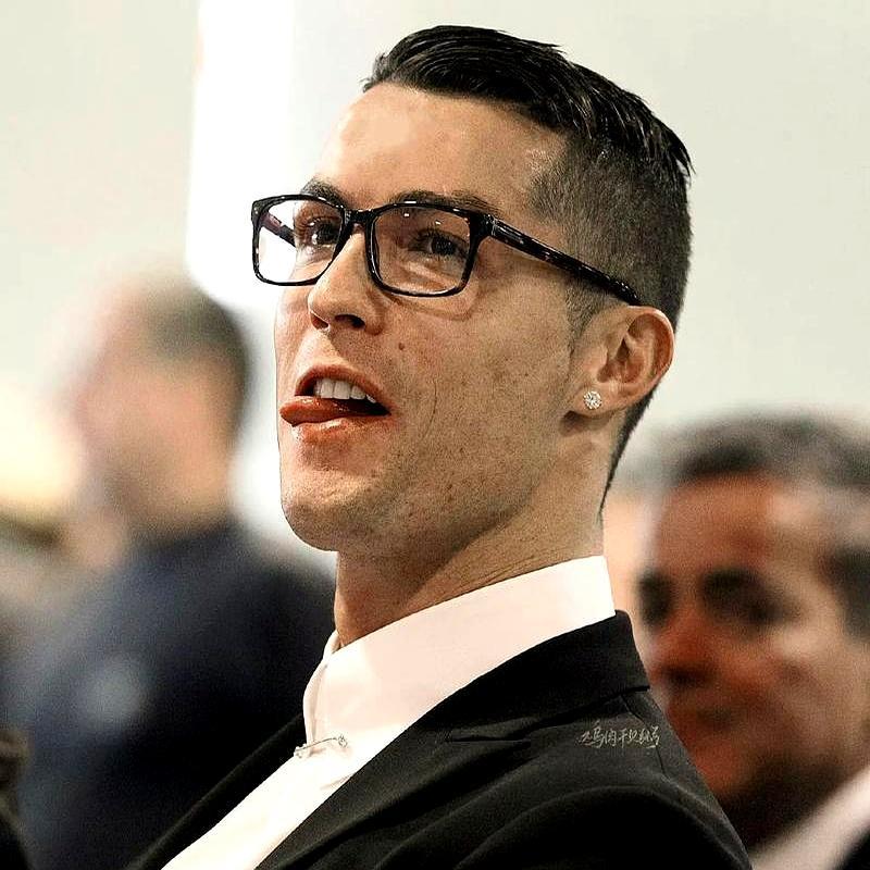 1000块买欧冠，一夜蒸发。
 
昨晚四点，里斯本竞技2比1把巴黎摁在草坪上。卫