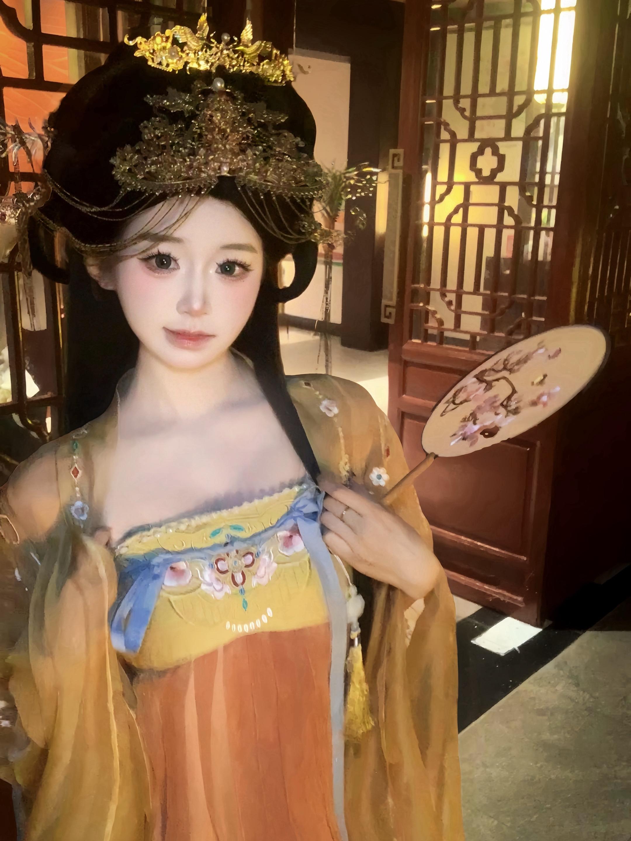 爹爹说“大家千金要琴棋书画 样样精通”我偏不  ՞⸝⸝'ᜊ'⸝⸝՞ .ᐟ.ᐟ