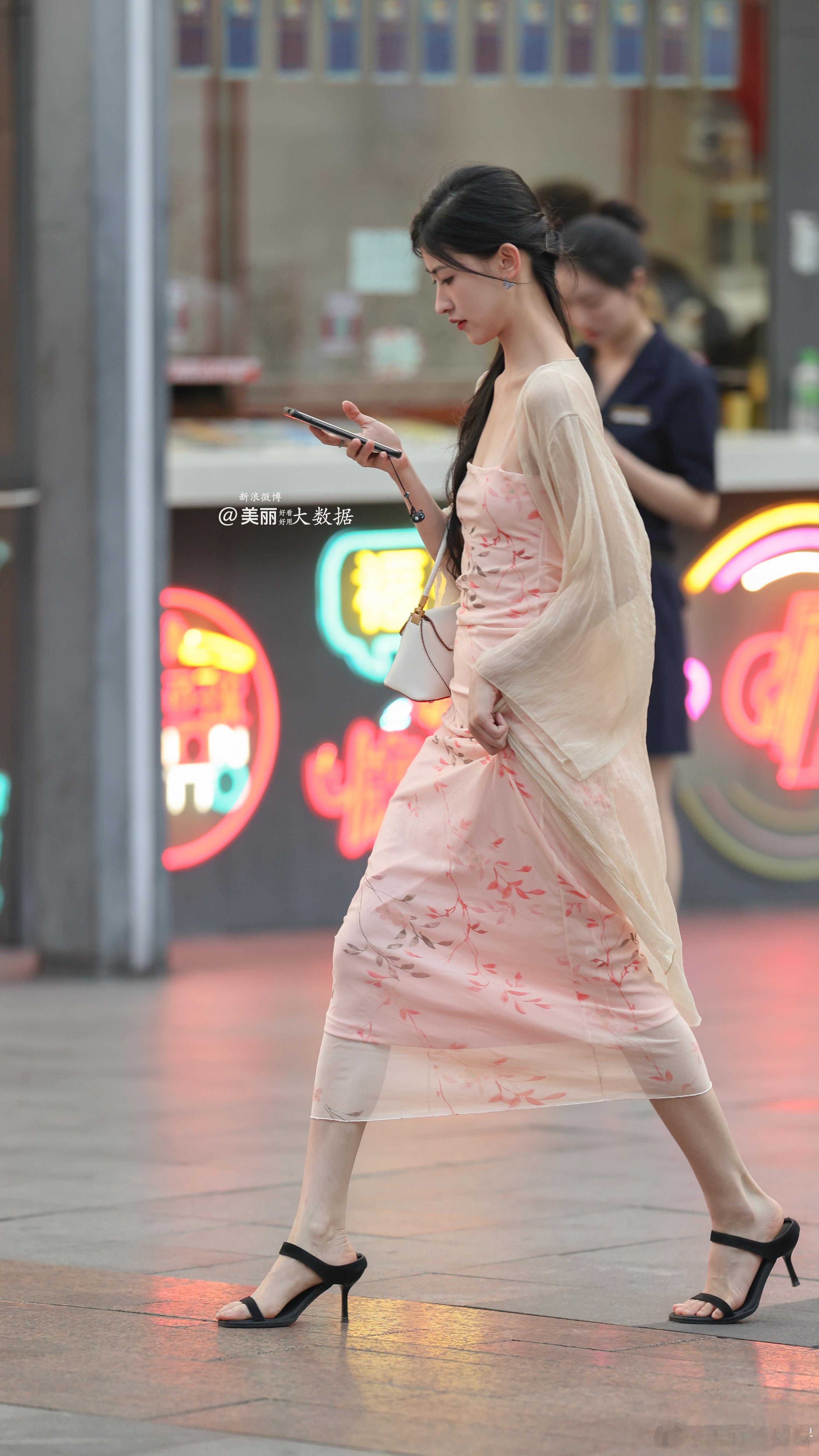 动感的，美丽的。街拍滴 ​​​