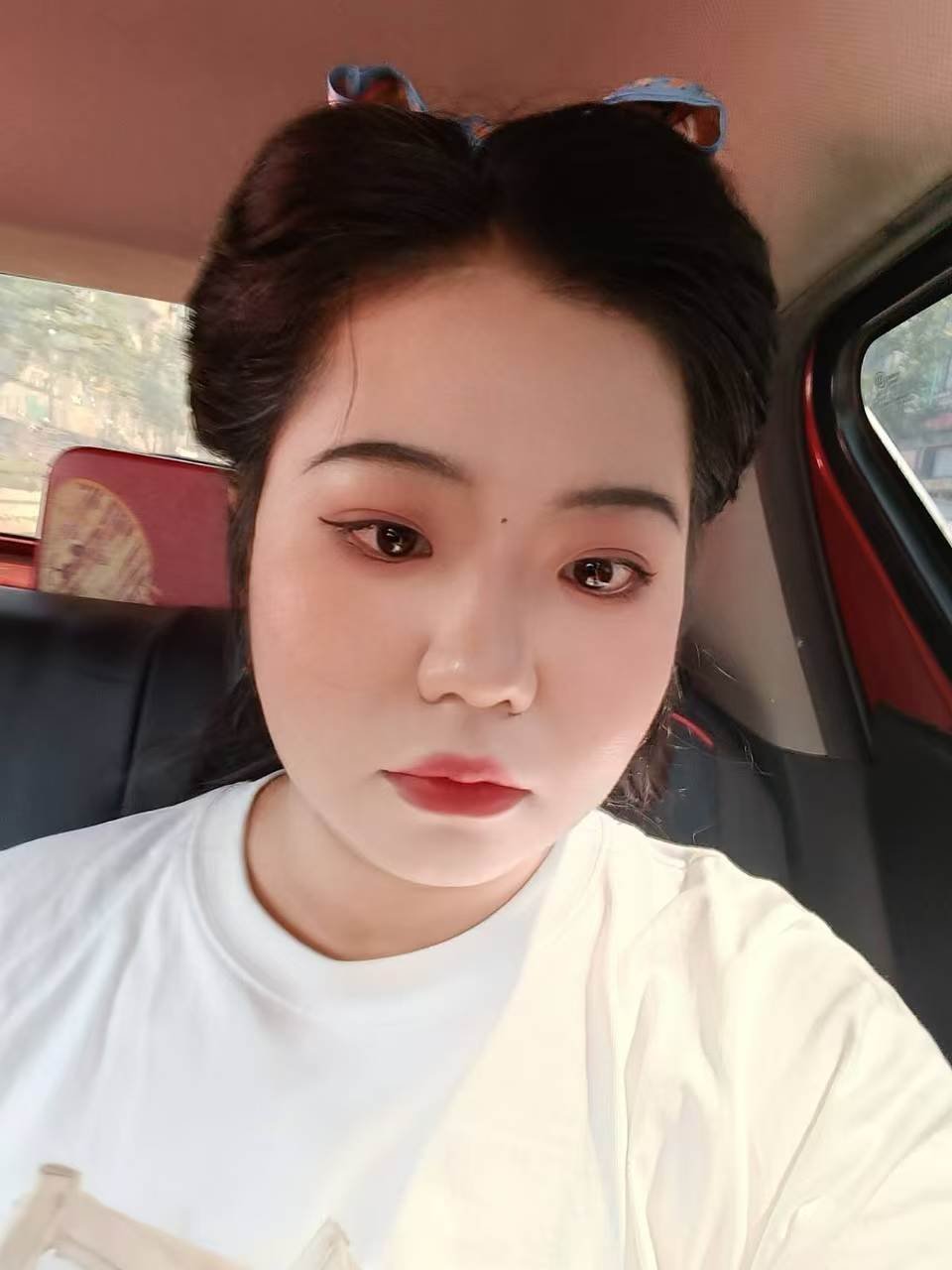 去村口找得禄师傅给我做了一个时兴的发型！！卷卷的弧度好像小猫🐱 