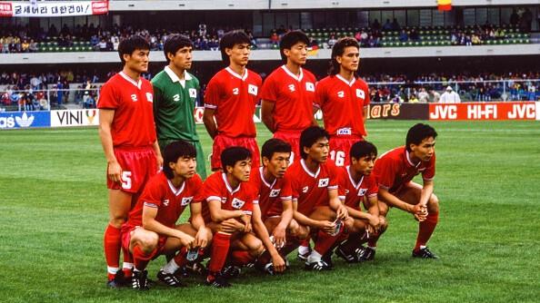 韩国主帅洪明甫，在1990年的时候，年仅21岁的他，就参加了意大利世界杯。当时央