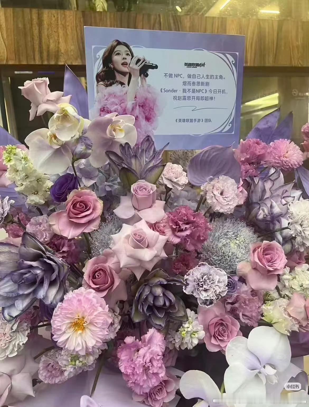 英雄联盟居然还送花了 