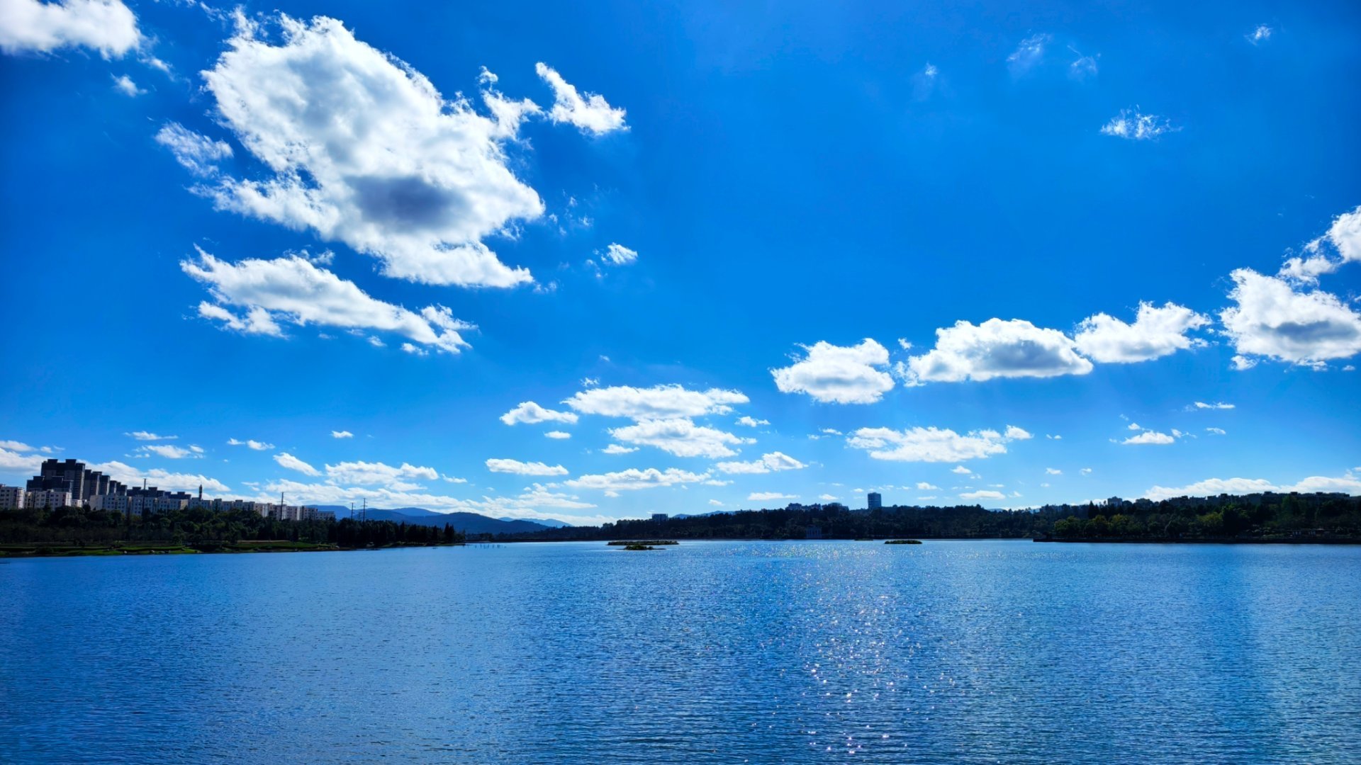 蓝天白云的感觉真好。 