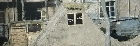 你还记得地震棚吗？
我小的时候住在矿区的平房里，那时候经历过唐山大地震，人们家家