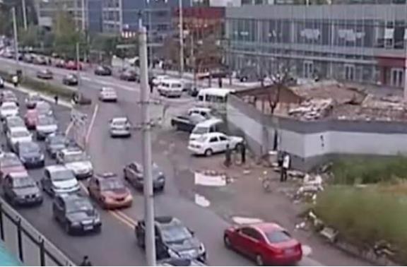 “北京最牛钉子户！”拒绝83万赔款，霸占北京主干道七年，谈判七次仍不愿搬离，甚至