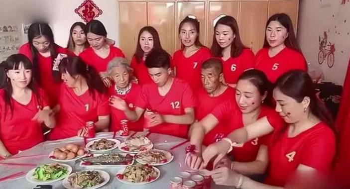 山西一对夫妻，先后生了11个女儿，却一直没有盼来一个儿子。眼看着妻子年纪渐长，夫