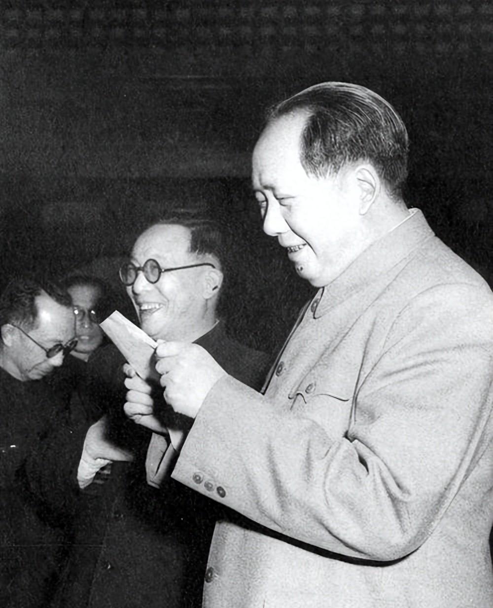 1956年这位同志与毛主席长谈九十分钟，主席坦言他性格像“小脚女人”，究竟发生了