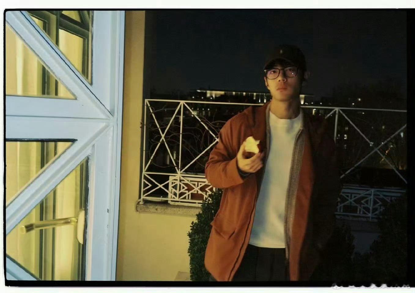 品牌方给肖战的住处是16万一晚的酒店，巨星排面的常规操作罢了，品牌方好宠，哥哥带