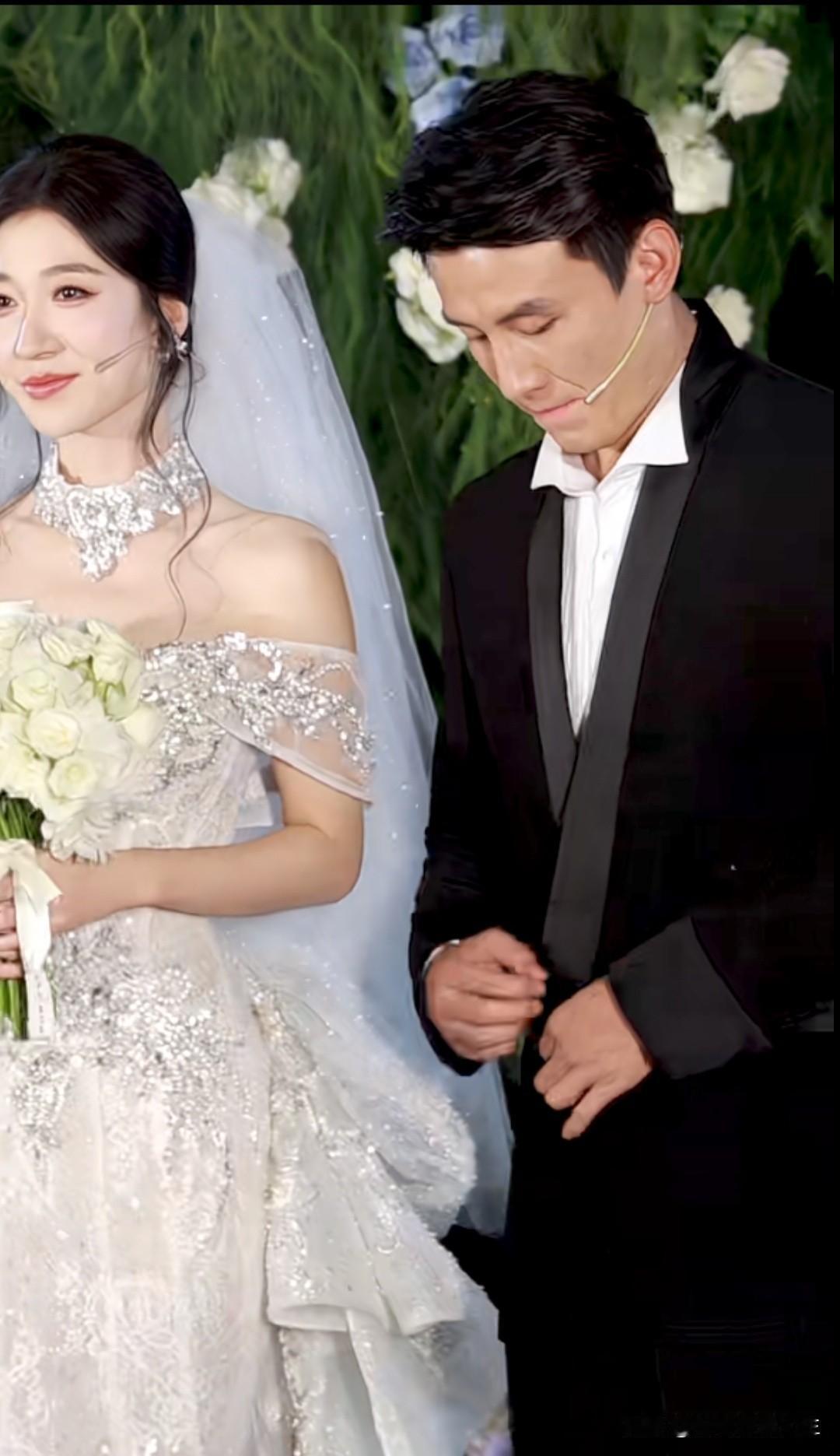 看着好真实啊，一时竟分不出是办婚礼还是在演戏 [赞][赞][赞]
