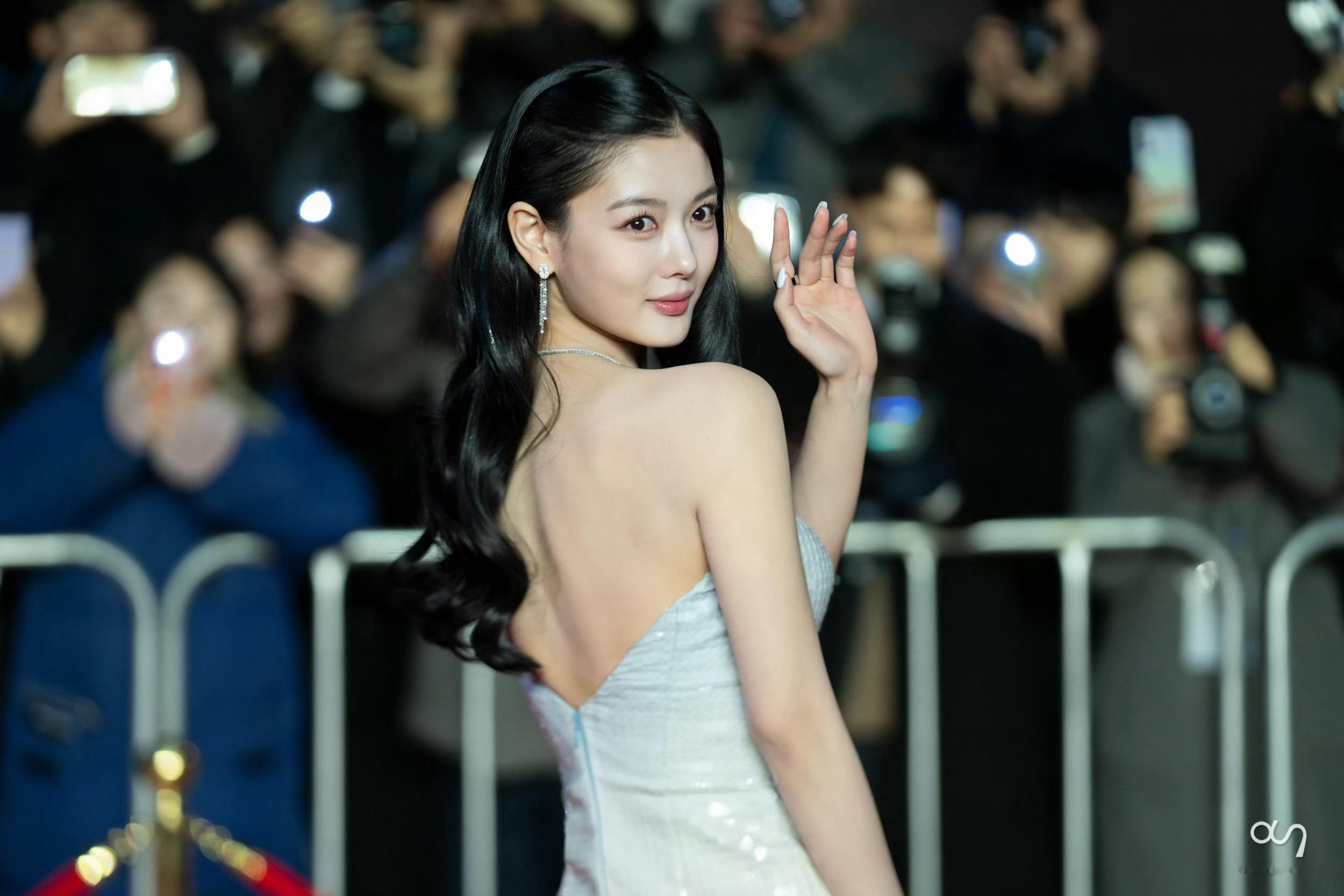 金裕贞 相关251204➠X更新 @ awesome_ent_official 