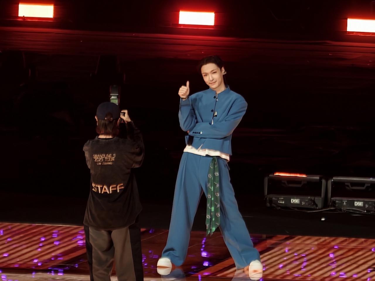 谁能想到演唱会能变成“移动的中式艺术展”？张艺兴北京鸟巢演唱会，硬是让张艺谋团队