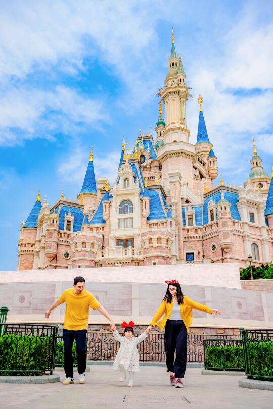 2岁女宝迪士尼快乐一天‖一家三口幸福感