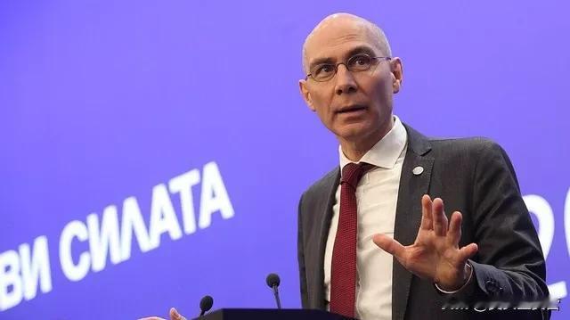 联合国人权事务高级专员图尔克表示，人工智能对人类构成存续威胁，呼吁采取严格措施对