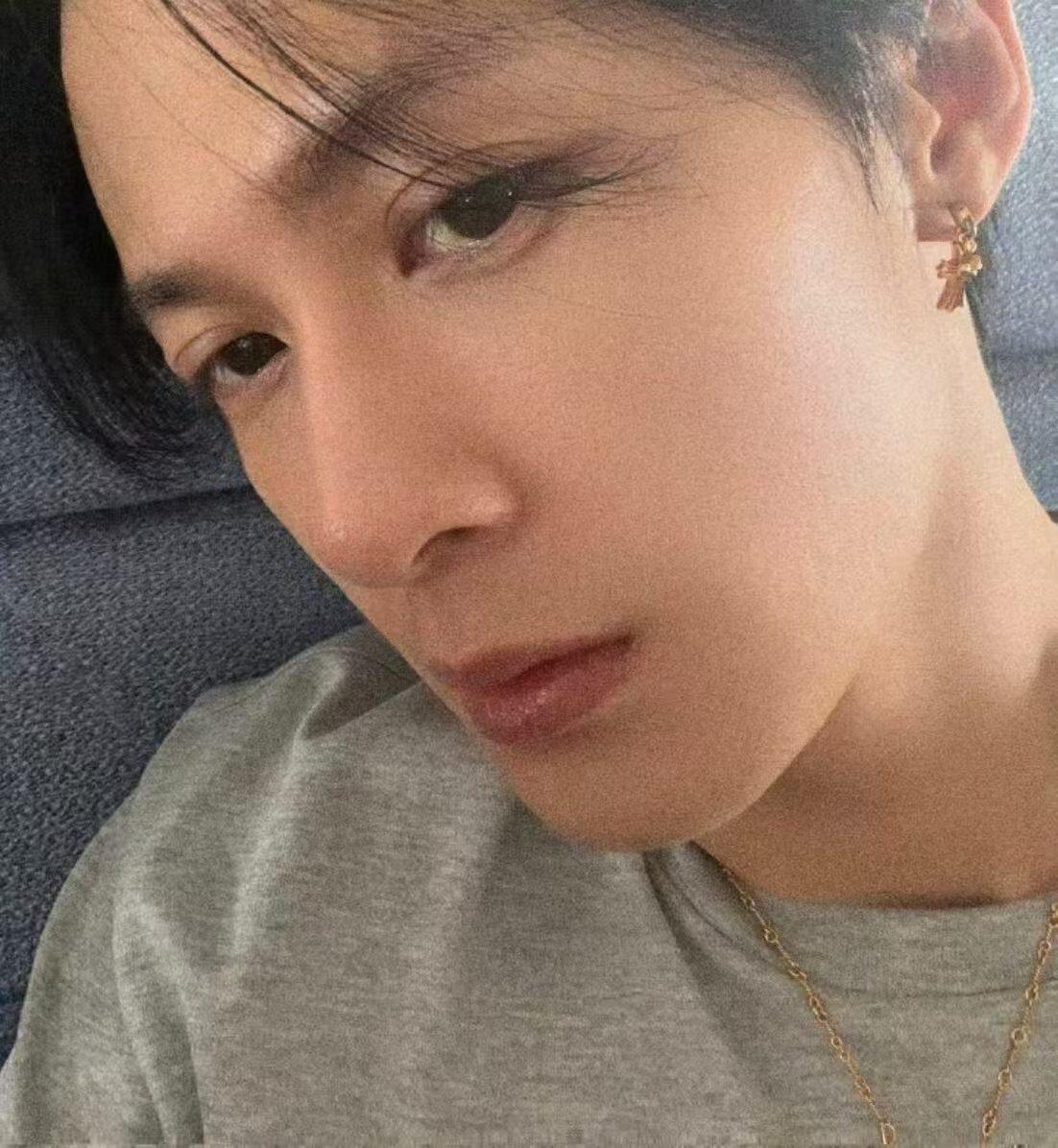 檀健次这张自拍谁懂哇？男友的视角疯了疯了～ 