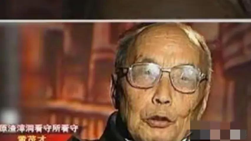 1951年，渣滓洞的看守黄茂才被判处死刑，行刑当天，黄茂才突然大喊："别杀我！我