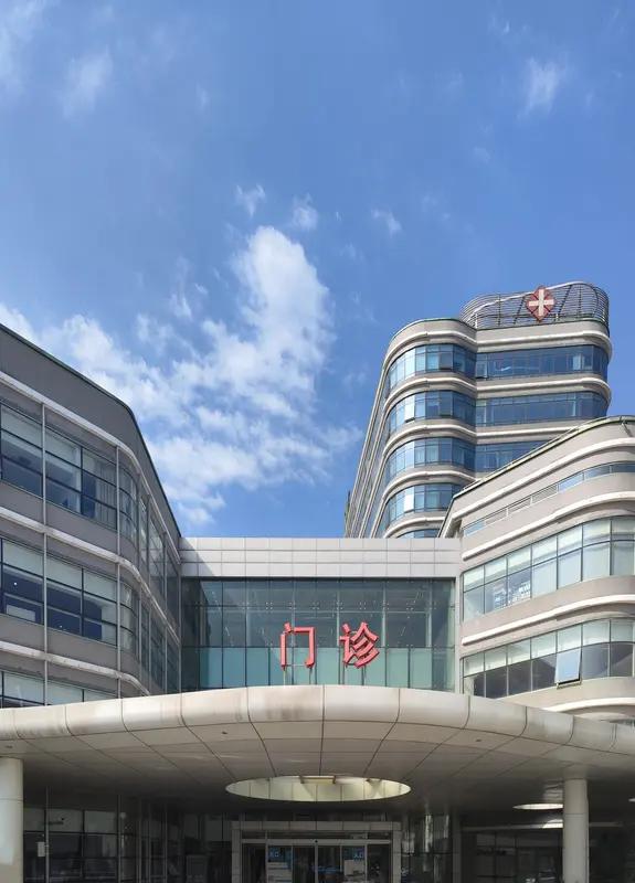 近日，西安市民反映父亲在西安交通大学附属医院住院期间，“手术花了60多万，怎么会