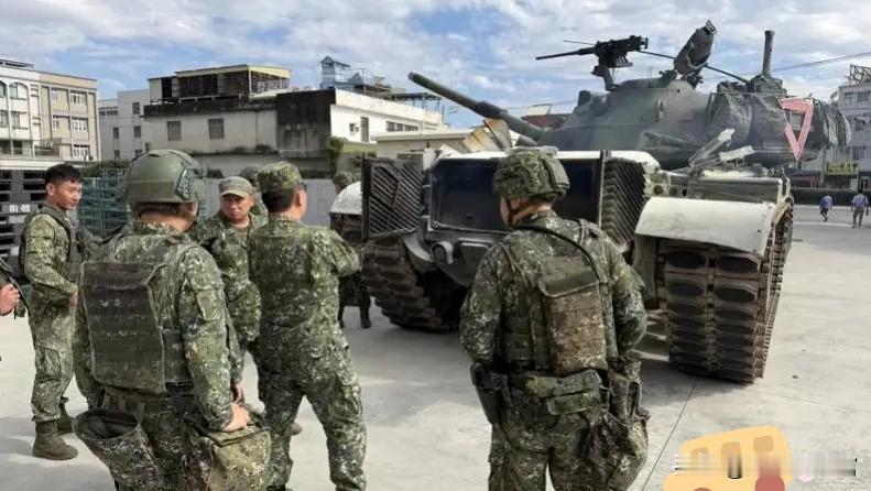 解放军联合战备警巡后台防务部门慌了 解放军联合战备警巡，台防务部门直接慌了神。这