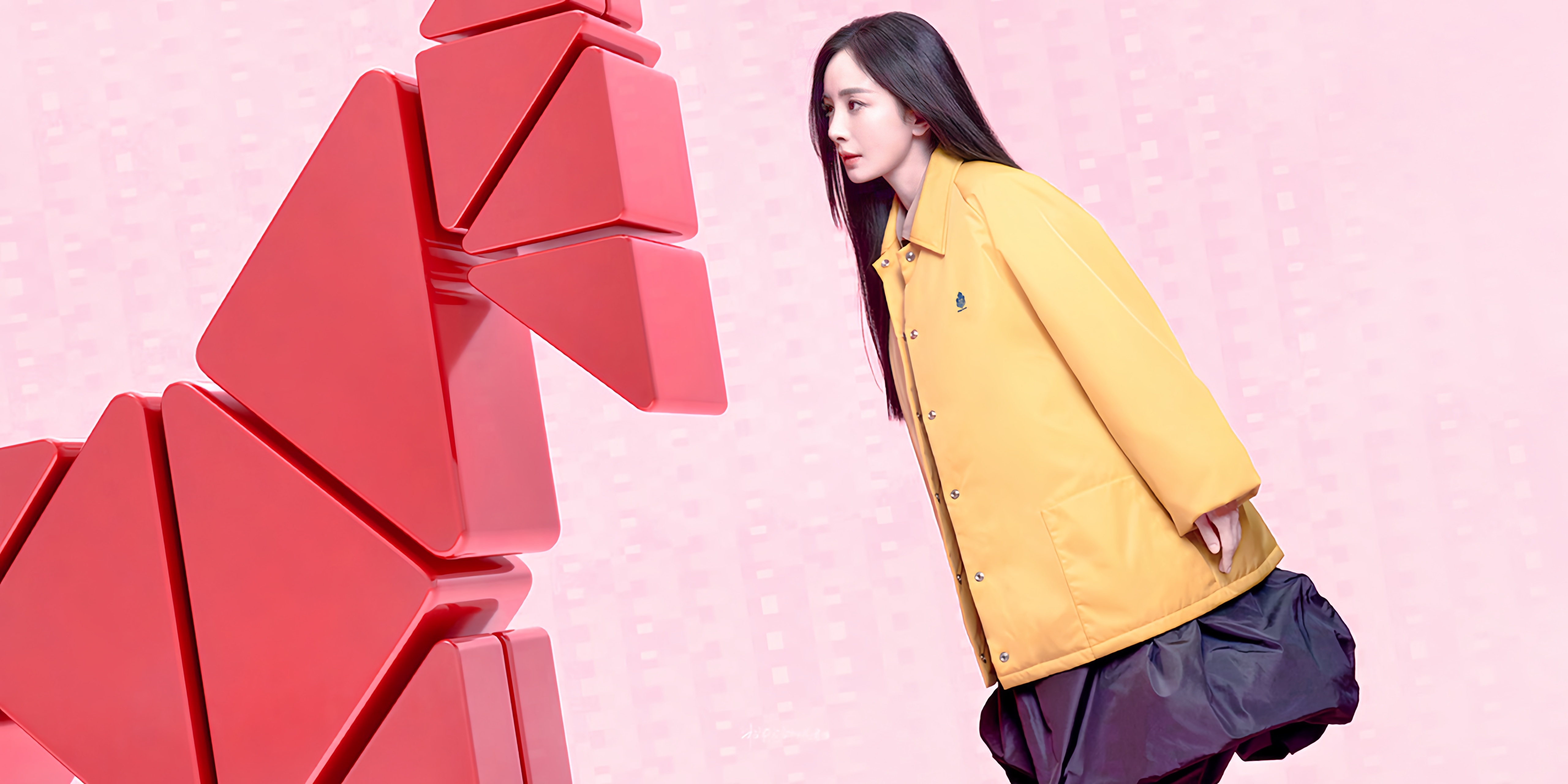 杨幂 ym杨幂prada品牌代言人 团团收到了一则修图投稿，好图共享，是我们的P