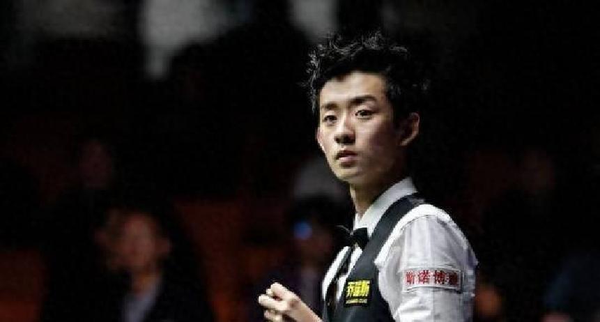 斯诺克英国公开赛开打，中国选手吴宜泽4-0横扫庞俊旭强势晋级，轰出单杆104分和