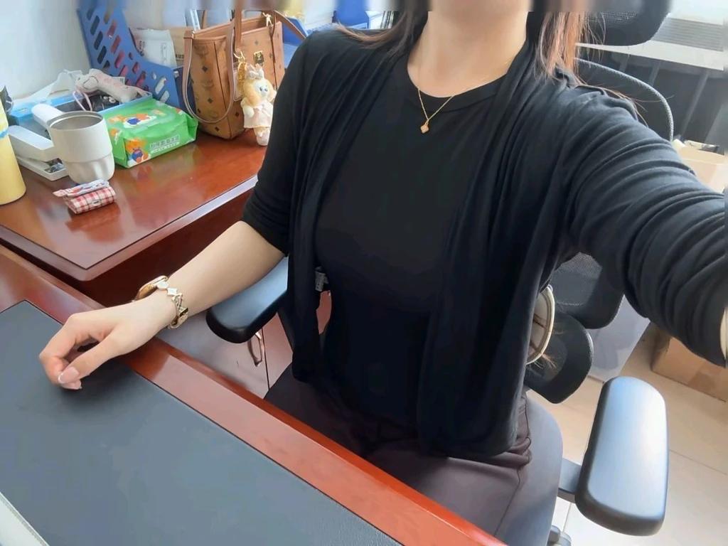 今天的穿搭好看吗