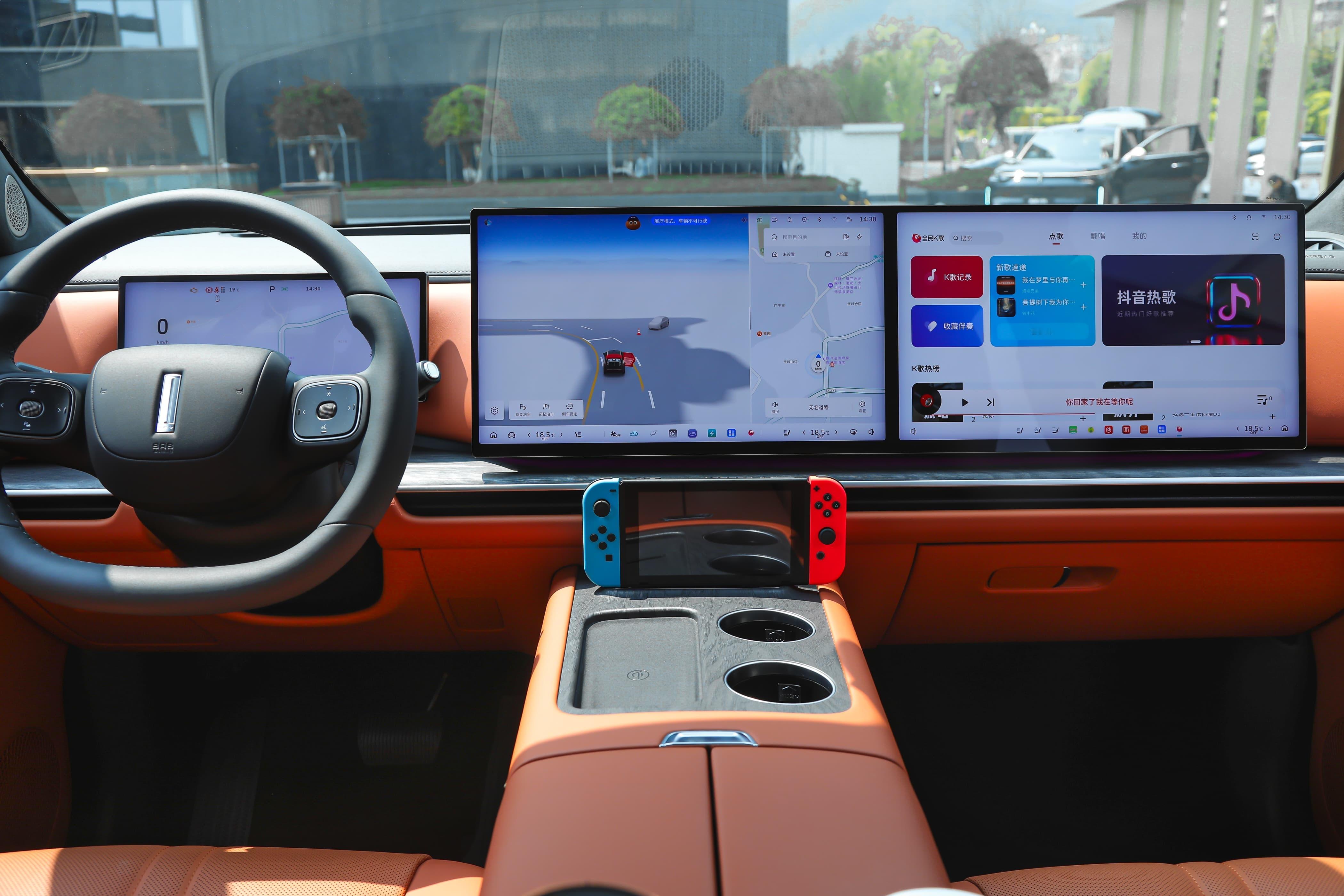 魏牌V9X作为50万级AI豪华六座旗舰，要说影总最感兴趣的核心亮点还是在于行业首